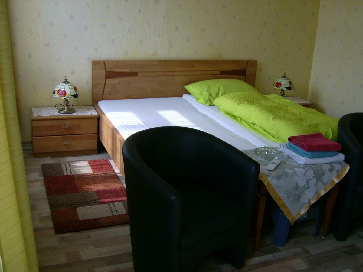 Gasthaus Zur Traube Hatzenport Luaran gambar