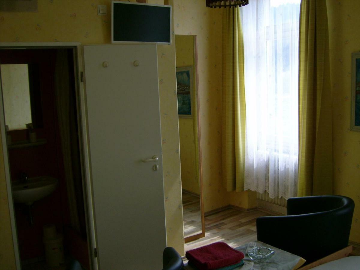 Gasthaus Zur Traube Hatzenport Luaran gambar